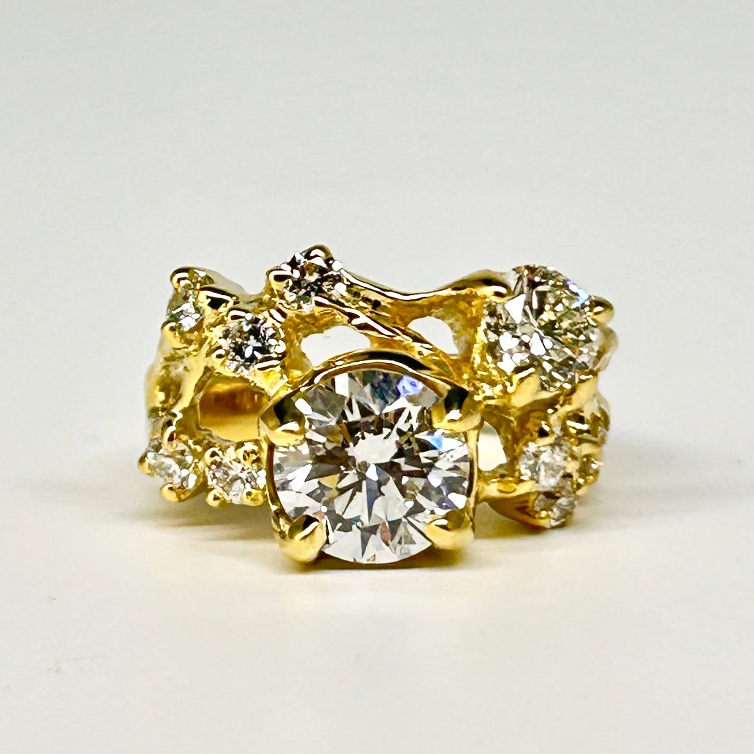 Ring in woven complex branches with diamonds
